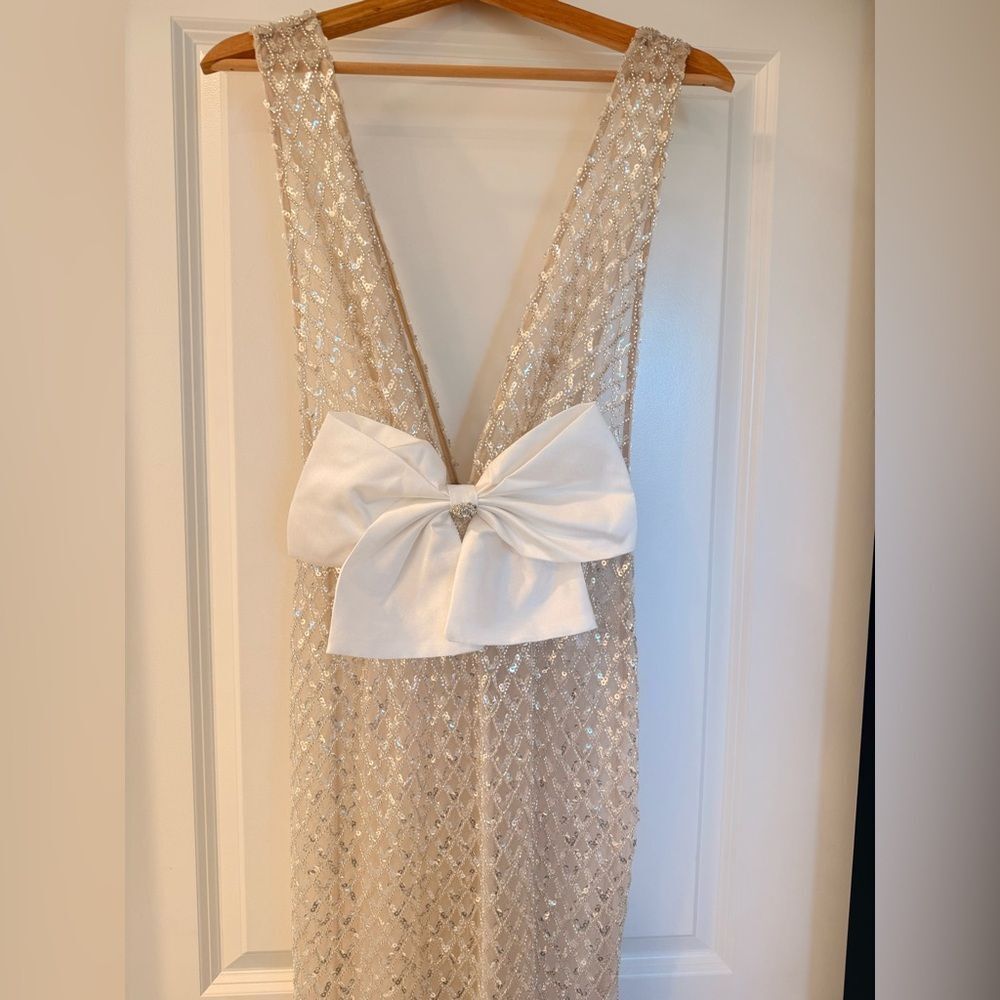 NWOT BRONX AND BANCO Liora Bridal Gown , Elegant Silver Evening Gown with Bow - Picture 8 of 16
